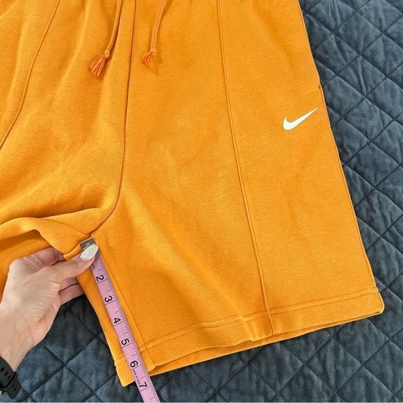 Nike Shorts Women Medium Essential Sweat shorts Fleece Orange Oversized Z - Picture 8 of 10